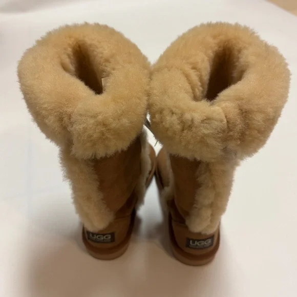 UGG Sundance Boots - Picture 2 of 13